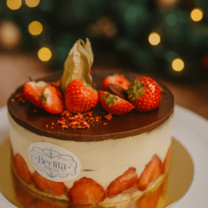 Pistaatsia-fraisier tort (biskviitort)